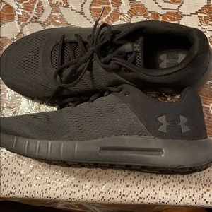 🔥🔥Men’s under armor tennis shoes